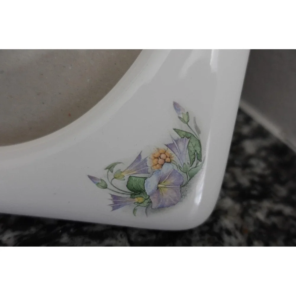 Vintage Fetco International‎ 10x12.2 inches porcelain floral oval picture frame